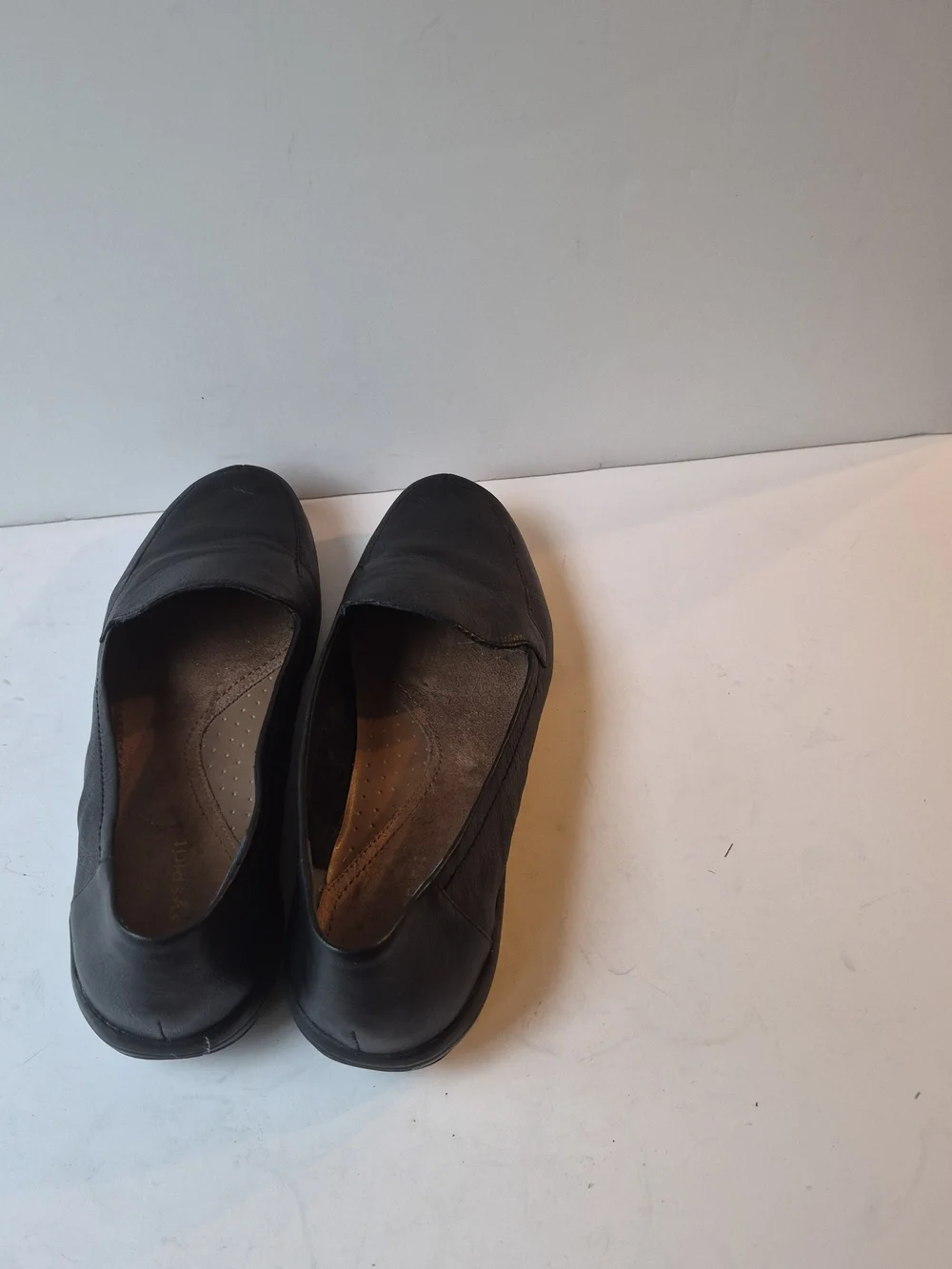 Easy Spirit Black Leather Slip-On Flats
